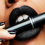 MAC Retro Matte Liquid Lipcolour-Caviar-Black - Image 2