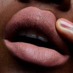 MAC Retro Matte Liquid Lipcolour-Burnt Spice-Creamy dirty rose - Image 3