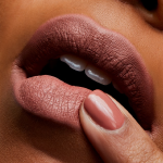 MAC Retro Matte Liquid Lipcolour-Burnt Spice-Creamy dirty rose - Image 2