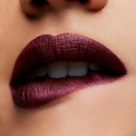 MAC Retro Matte Liquid Lipcolour Metallics-Crowned-Blackened purple (metallic) - Image 4