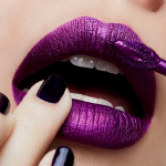 MAC Retro Matte Liquid Lipcolour Metallics-Atomized-Violet (metallic) - Image 2
