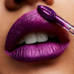 MAC Retro Matte Liquid Lipcolour Metallics-Atomized-Violet (metallic) - Image 5