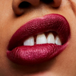 MAC Retro Matte Liquid Lipcolour Metallics-Love Weapon-Deep blue-red (metallic) - Image 2