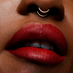 MAC Retro Matte Liquid Lipcolour-Feels So Grand-Deep true red - Image 3