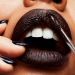MAC Retro Matte Liquid Lipcolour-Uniformly Fabulous-Blackened grape - Image 2