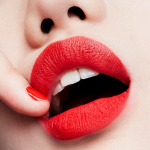 MAC Matte Lipstick-Lady Danger-Vivid bright coral-red - Image 4