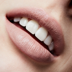 MAC Matte Lipstick-Act Natural-Light greyed nude w. gold undertones - Image 2